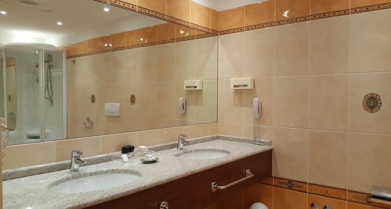 Meditur Hotel Bologna Ozzano dell'Emilia Esterno foto